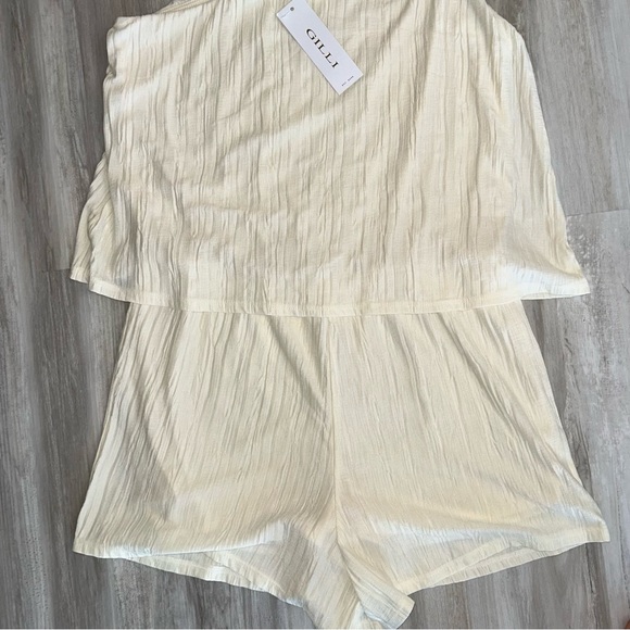 NWT GiLLi textured one-shoulder Romper - Picture 5 of 6